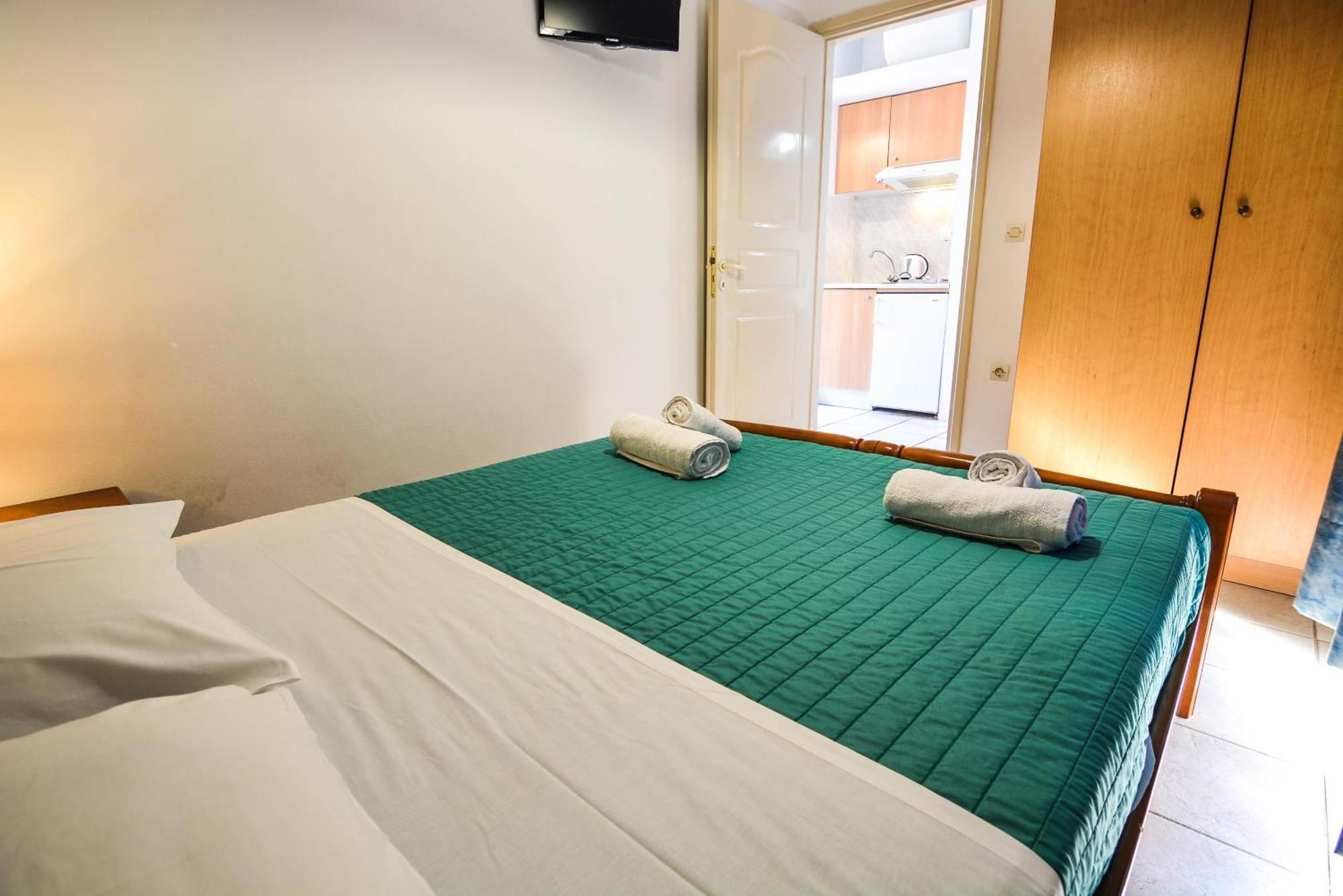 Epavlis Apartments ポルト・ヘリ エクステリア 写真