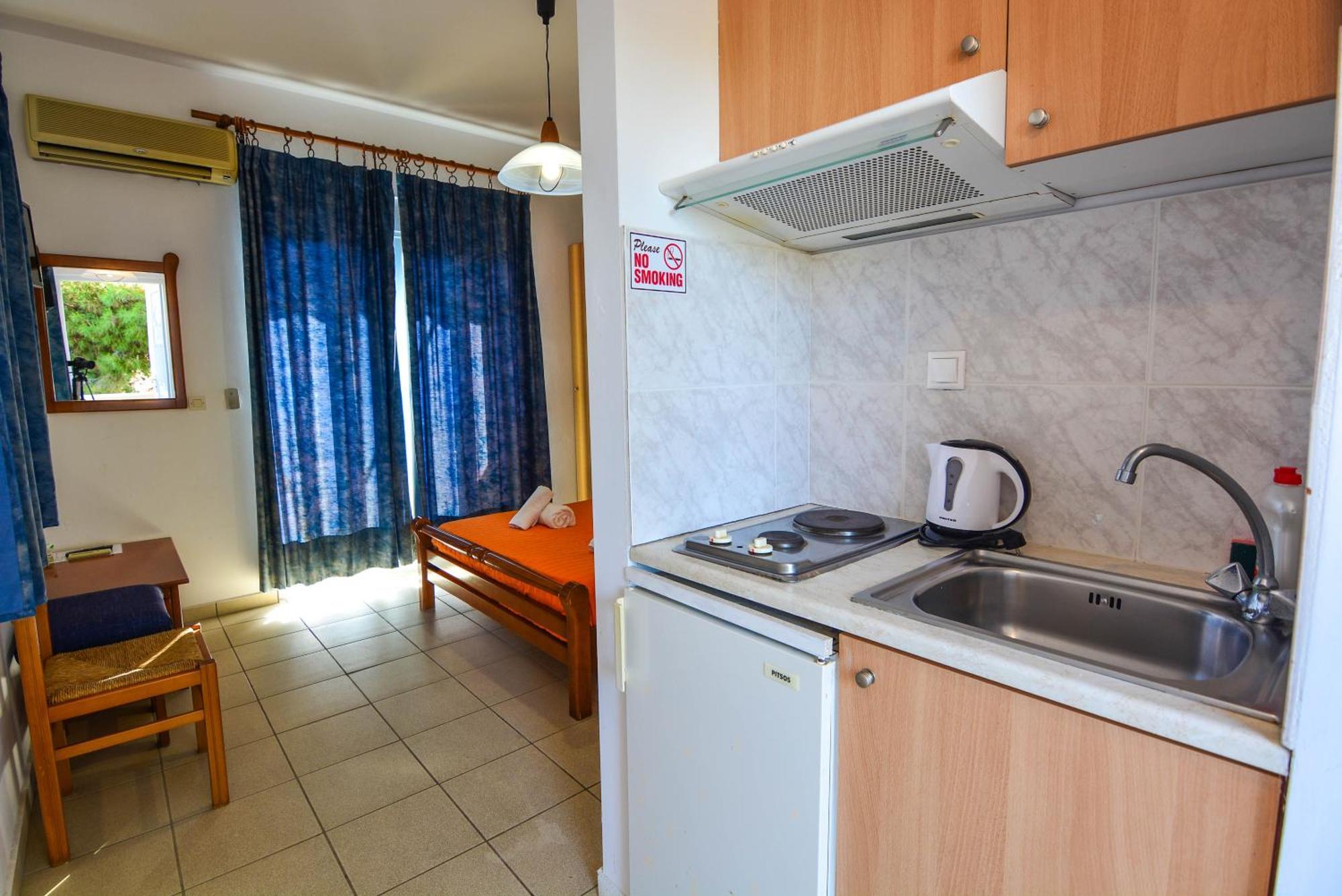 Epavlis Apartments ポルト・ヘリ エクステリア 写真