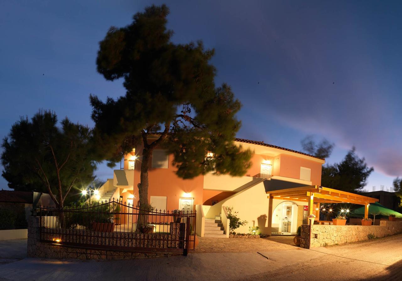 Epavlis Apartments ポルト・ヘリ エクステリア 写真